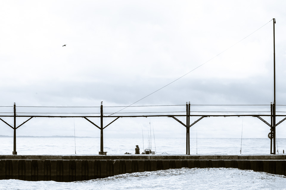 fisherman-and-waves-lake-michigan-pier